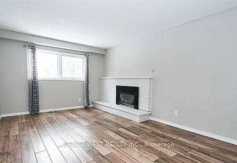 323 Centre St — Photo 4