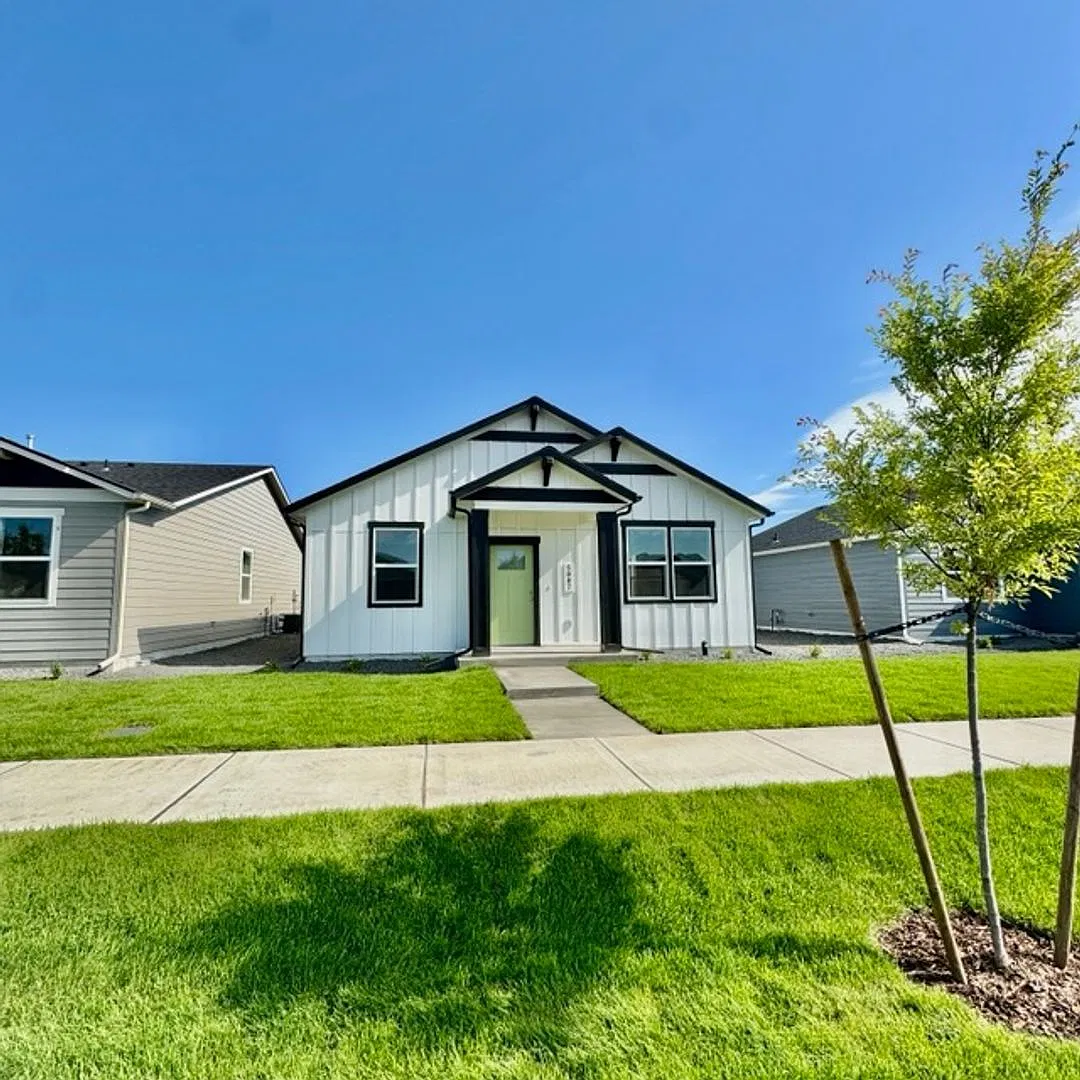 Beautiful Brand New Home! — Photo 2