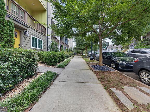 3rd image of 68 Adore Ct