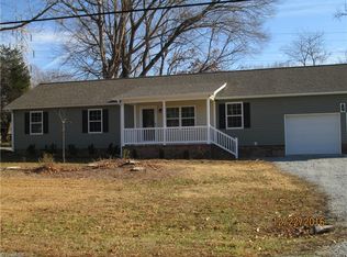 8200 Mapleway Ln, Greensboro, NC 27455