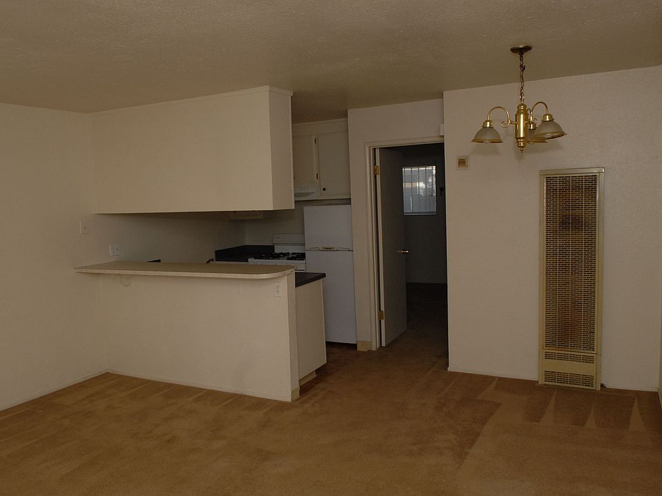1st image of 640 W Park St APT B