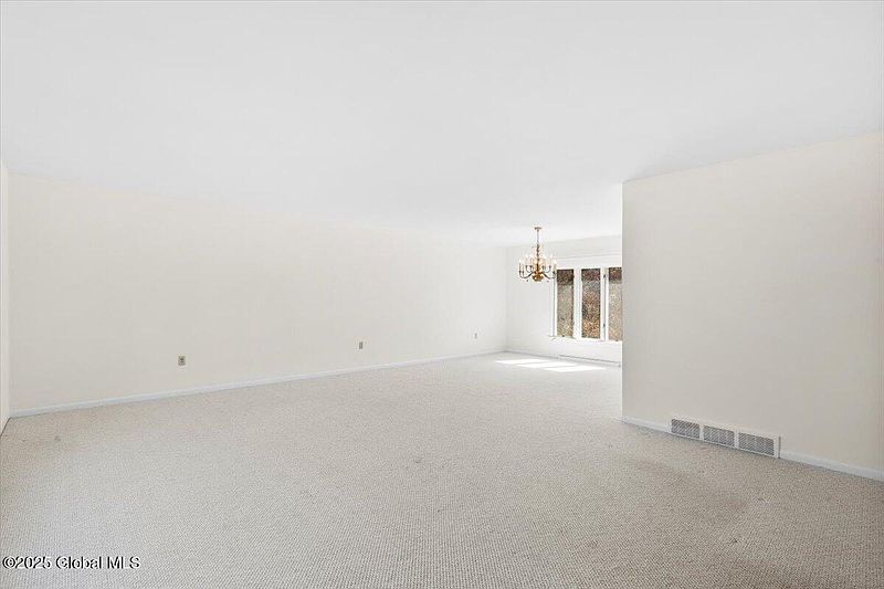 5th image of 47 Colonial Avenue