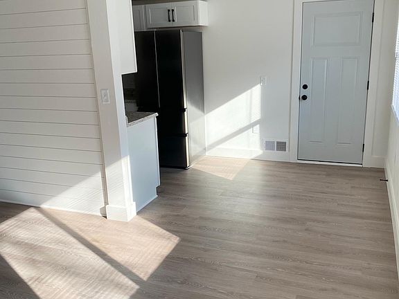 5th image of 5040 Amy Dr #4