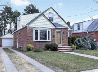 112 Roxbury Rd, Garden City, NY 11530