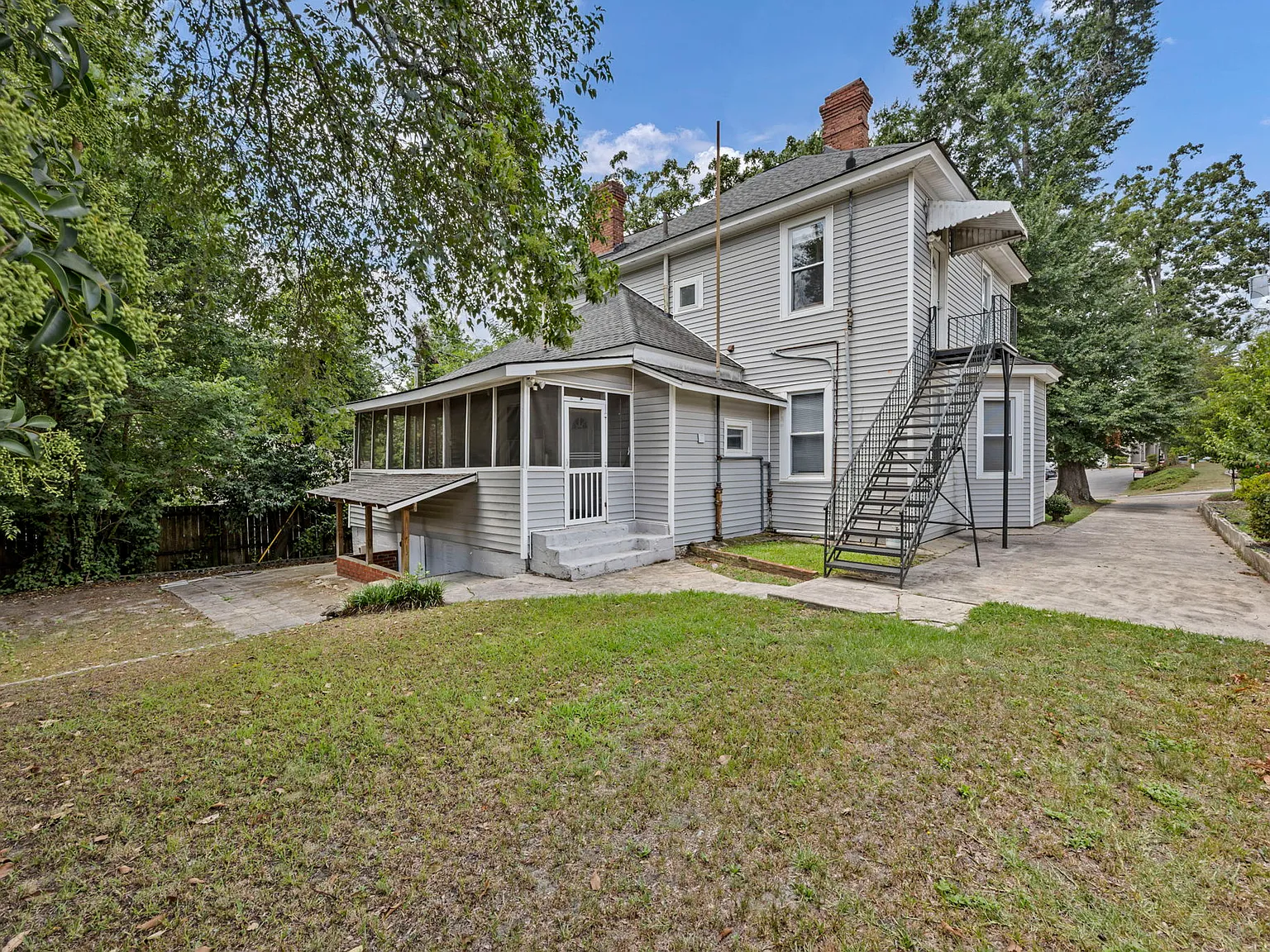 5 bed, 2221 sqft, $5,500 — Photo 4