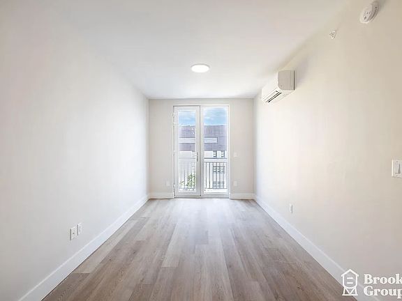 5th image of 1711 Hancock St #308