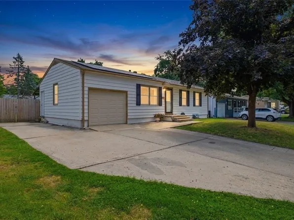 1211 N Cedar Crest Dr, Independence, MO 64056