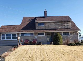 12 Indian Creek Pass, Levittown, PA