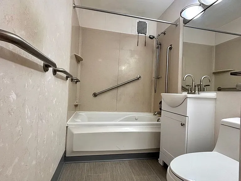 1800 Taylor Ave N #101 — Photo 8