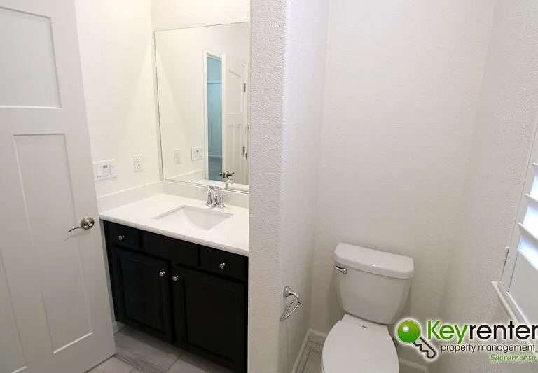 1061 Chapelhill Ln — Photo 27