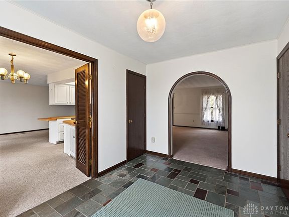 5th image of 210 Chris Dr