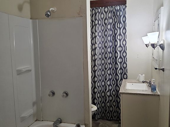 3rd image of 170 Blaine Ave