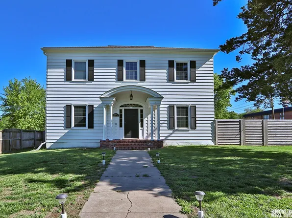 584 Lincoln St, Tecumseh, NE 68450