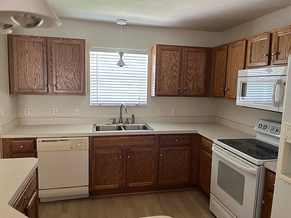 4th image of 3325 Reston Dr