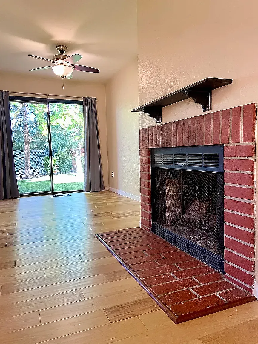 2 bed, 1008 sqft, $2,395 — Photo 3