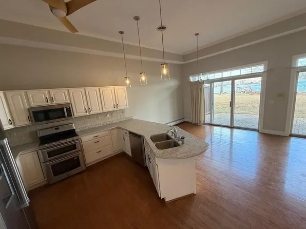 41 Clearwater Dr, Dover, NH 03820