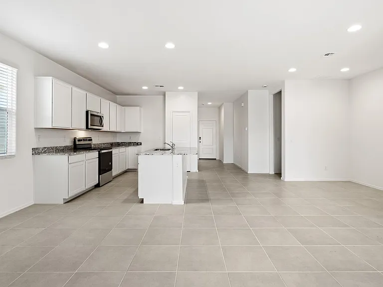 10427 W Parkway Dr — Photo 21