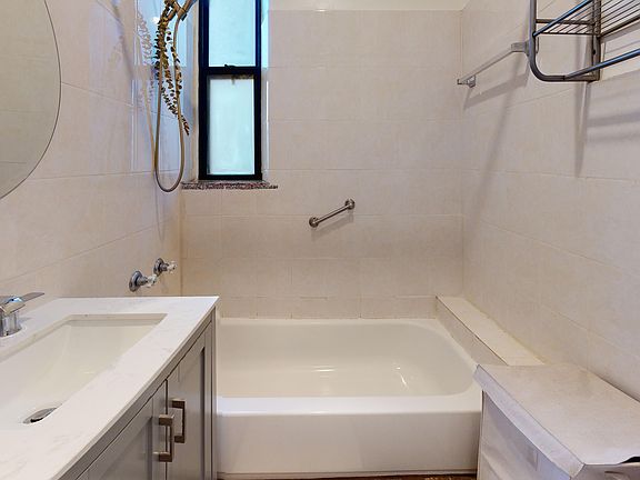 3rd image of 14737 Beech Ave APT 1H