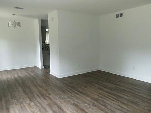 4th image of 617 Holyoke Ct APT A