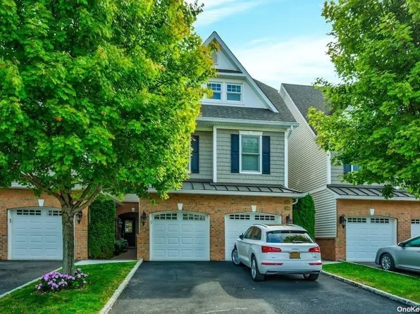 250 Roosevelt Way #11104, Westbury, NY 11590