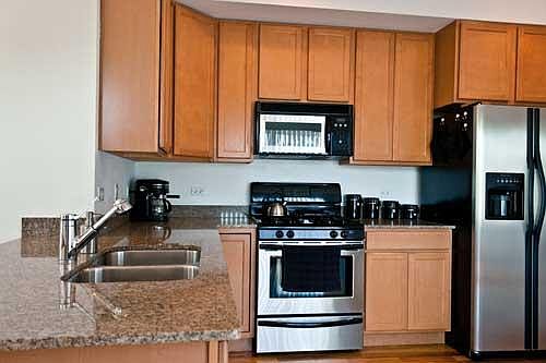 3rd image of 1447 N Campbell Ave #3S