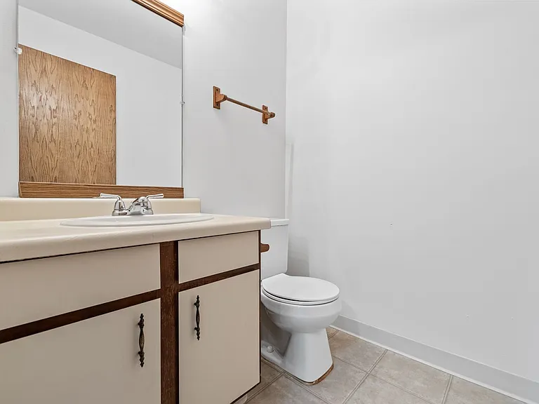 N83W13690 Fond Du Lac Ave #5 — Photo 22