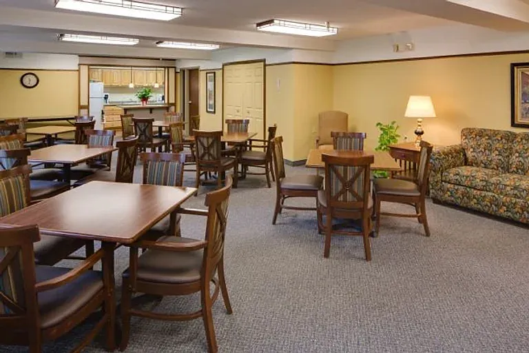 Cedar Crest Apartments — Photo 2