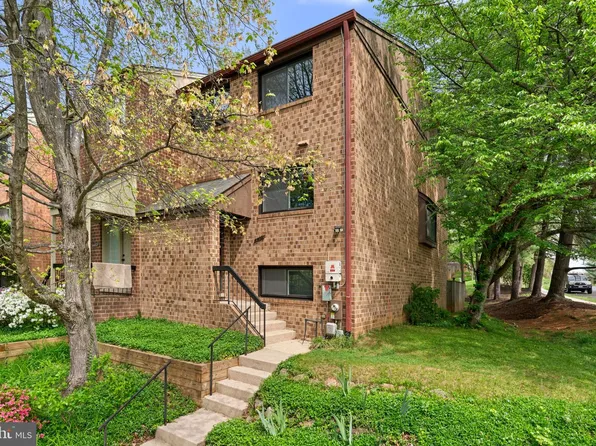 8902 Skyrock Ct, Columbia, MD 21046