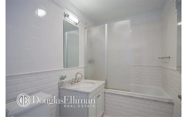 Rented by Douglas Elliman | media 23