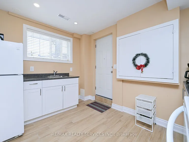 42 Brambirch Cres — Photo 7