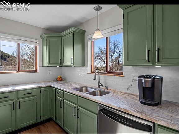 5th image of 320 Columbine Rd