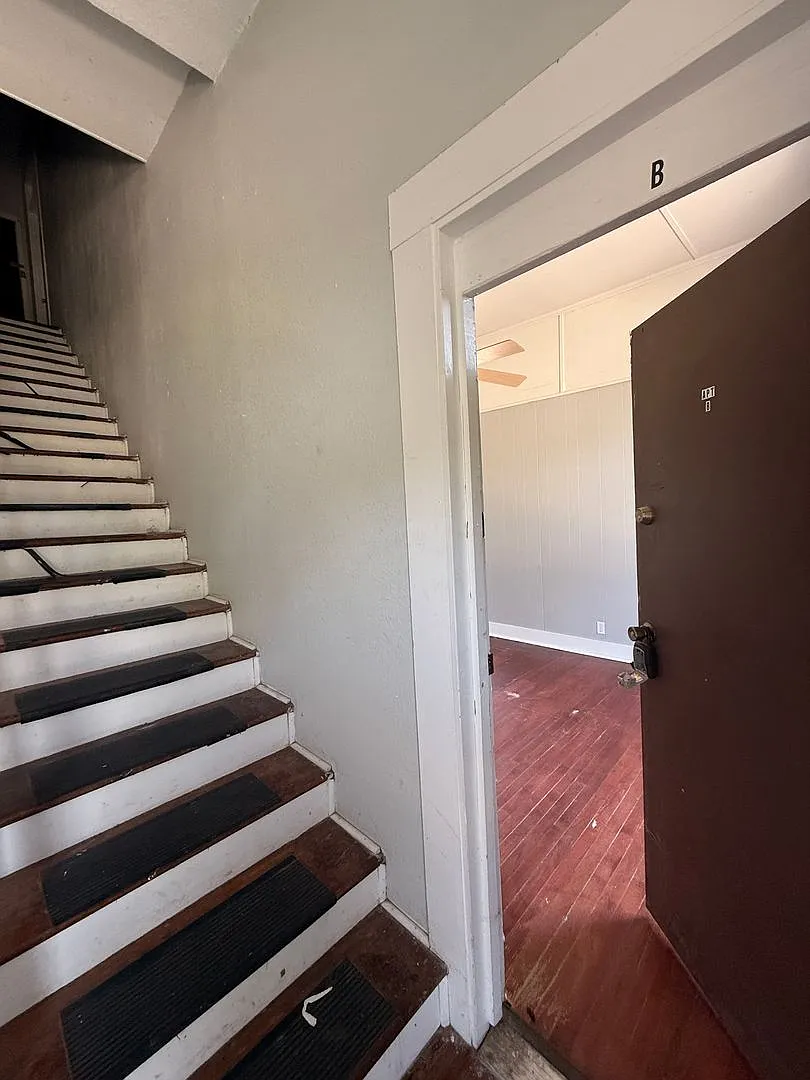Building Photo - 1027 Boulevard St