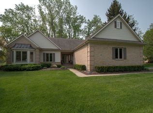 10696 Eagle Ravine Dr, Brighton, MI 48114