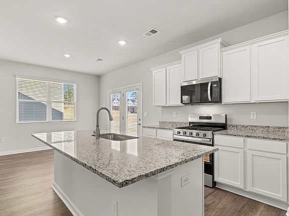 5th image of 646 Lytham Ct