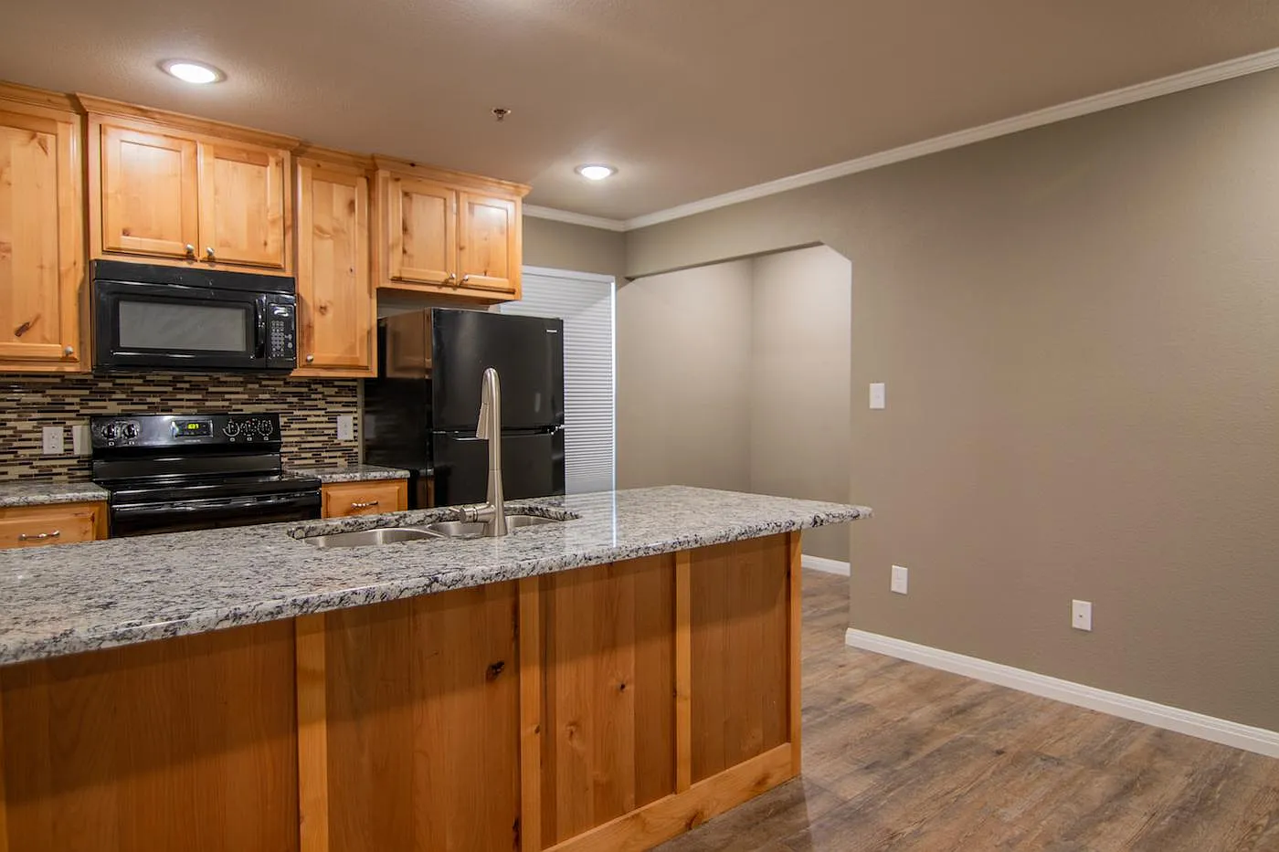 Creekside Apartments — Photo 2