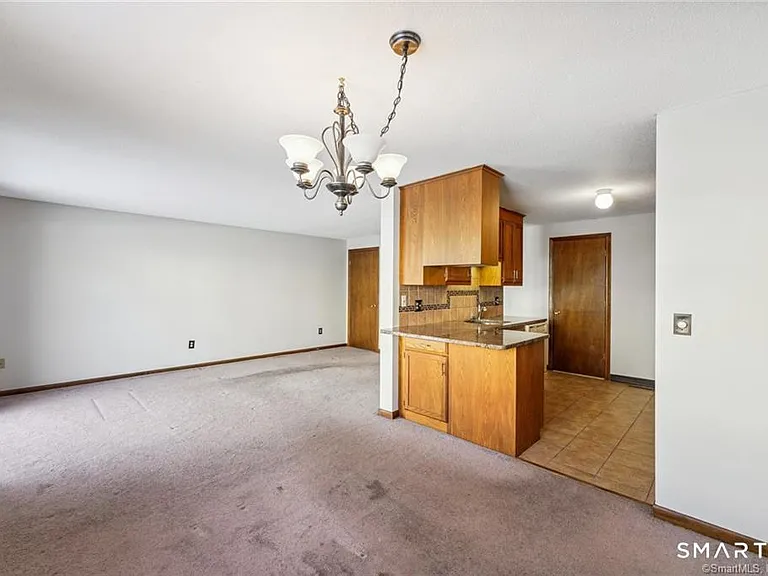 17 Oak Forest Dr #2 — Photo 9
