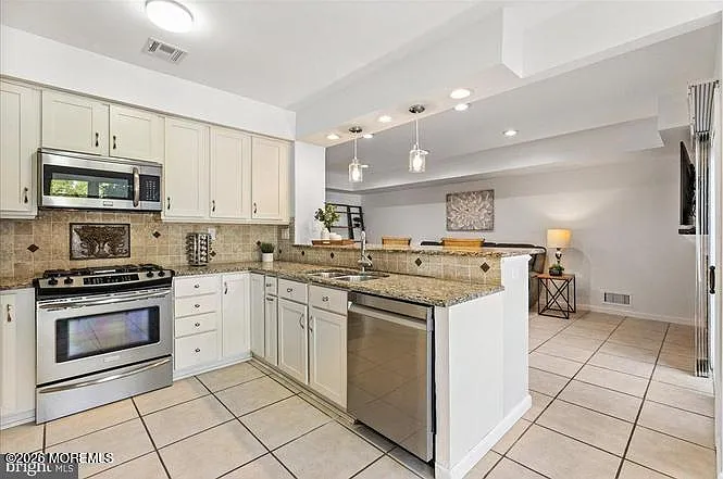 1 Fieldwood Ct — Photo 13