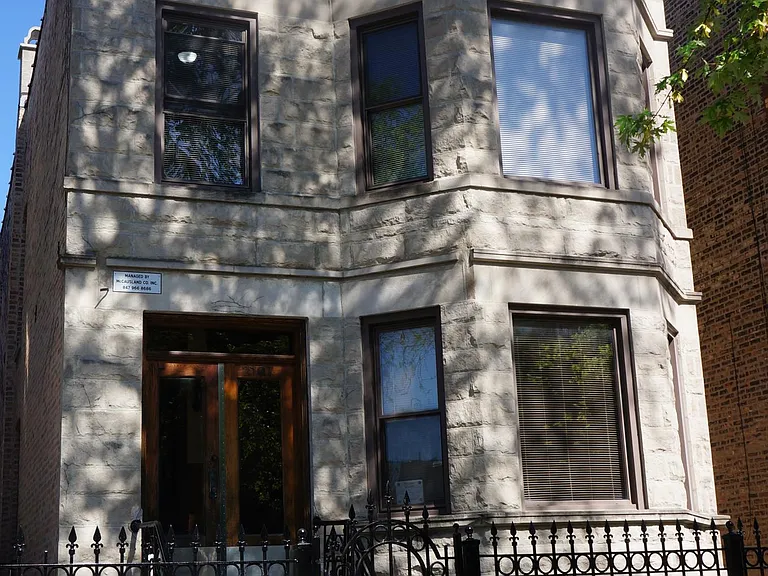 2107 N Spaulding Ave — Photo 20
