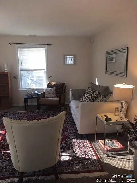 1 bed, 1.0 bath, 932 sqft, $2,425 — Photo 2