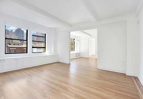 5th image of 20 W 72nd St #606
