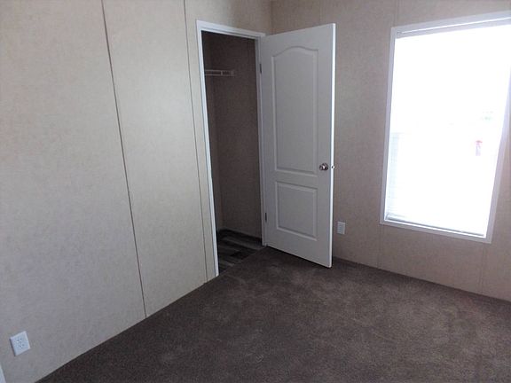 5th image of 404 Bayhead Dr