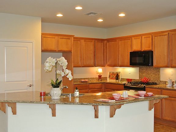 5th image of 7405 Chatsworth Cir