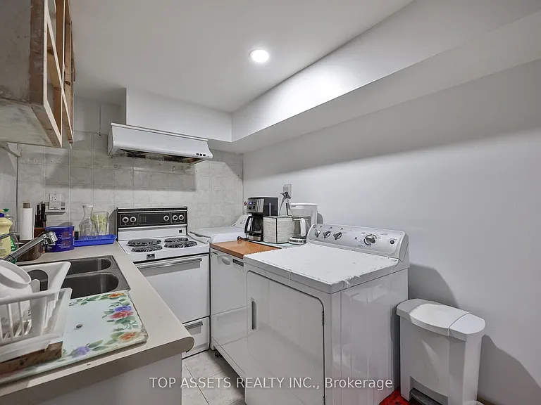 178 Royal Orchard Blvd #BASEMENT — Photo 15