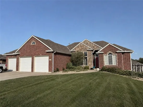 125 SW Gray Cir, Lees Summit, MO 64081