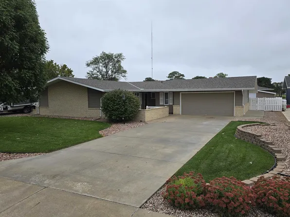 1108 Country Club Dr, Hays, KS 67601