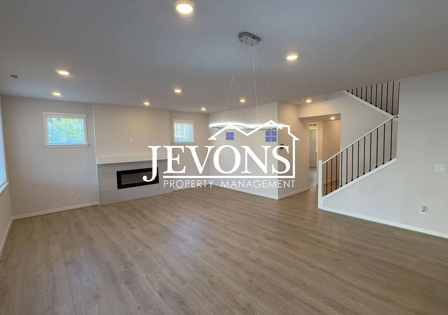Newly Built 5BR/3BA Issaquah Highlands Home 2-Car Garage & W/D Included — Photo 3