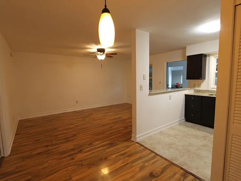 321 35th Ave N #D-2 — Photo 5