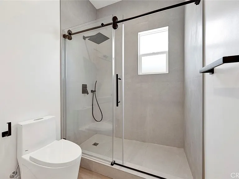 6734 Gentry Ave — Photo 11