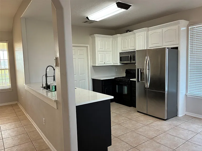 14049 Overstreet Dr — Photo 6