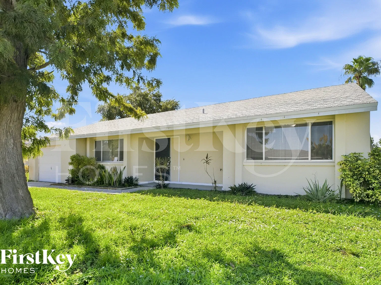 3 bed, 2.0 bath, 1287 sqft, $1,370 — Photo 2